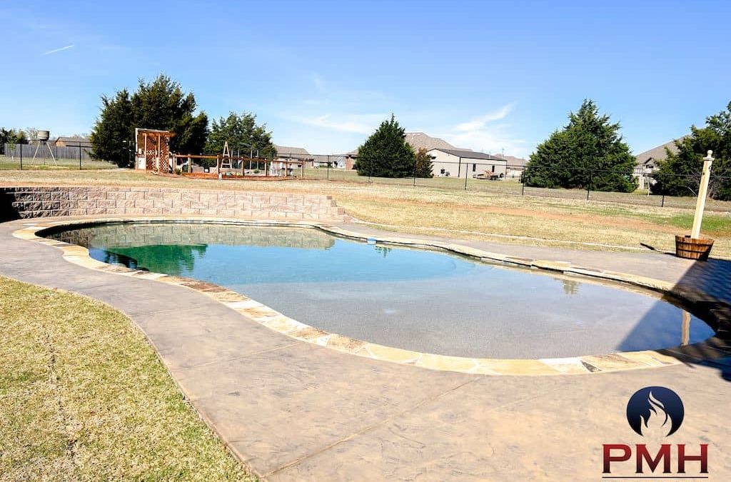 Gunite pool with safety features Oklahoma builders | amazing safety features