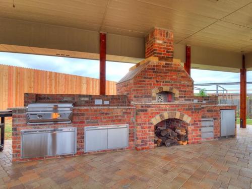 Outdoor Fireplace OKC 180
